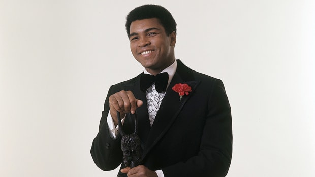 muhammad-ali-sportsman-1974.jpg